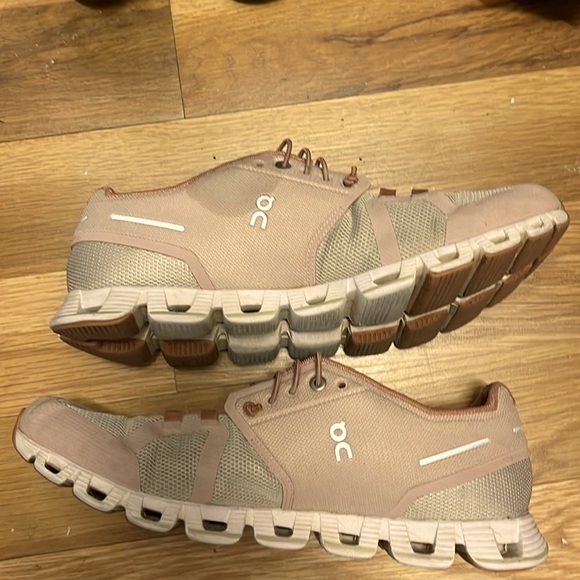 On cloud - Picture 2 of 6